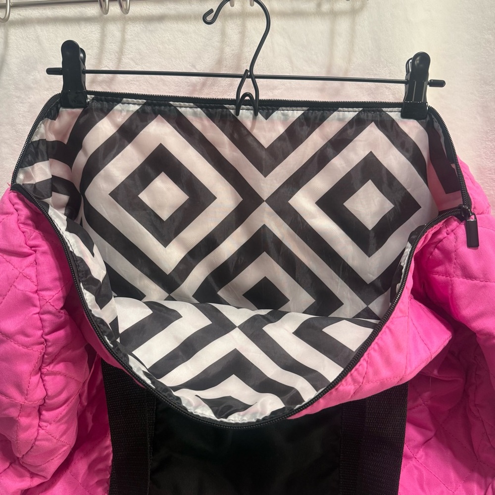 Bloomingdale's Black and Pink Quilted Travel Bag - Picture 6 of 7